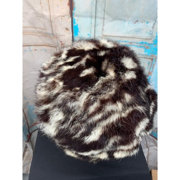 Lord and Taylor Fur Hat 22 - Picture 3 of 8